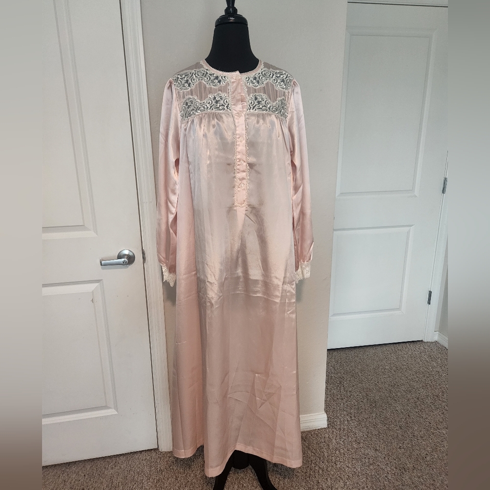 Oscar de la Renta Pink Lace Nightgown